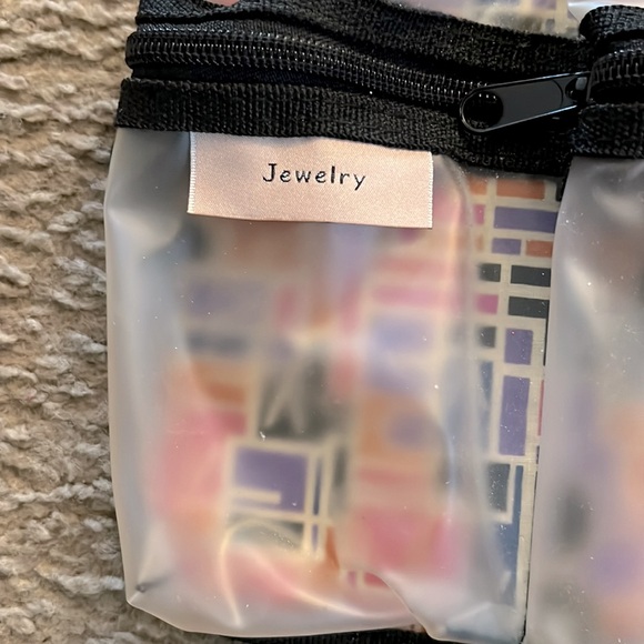 Diane von Furstenberg DVF Travel Toiletry Bag with Hanger for Accessories - Picture 2 of 5